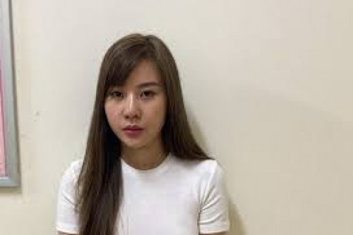 Khởi tố cô gái lái xe ô tô tông vào xe đối phương